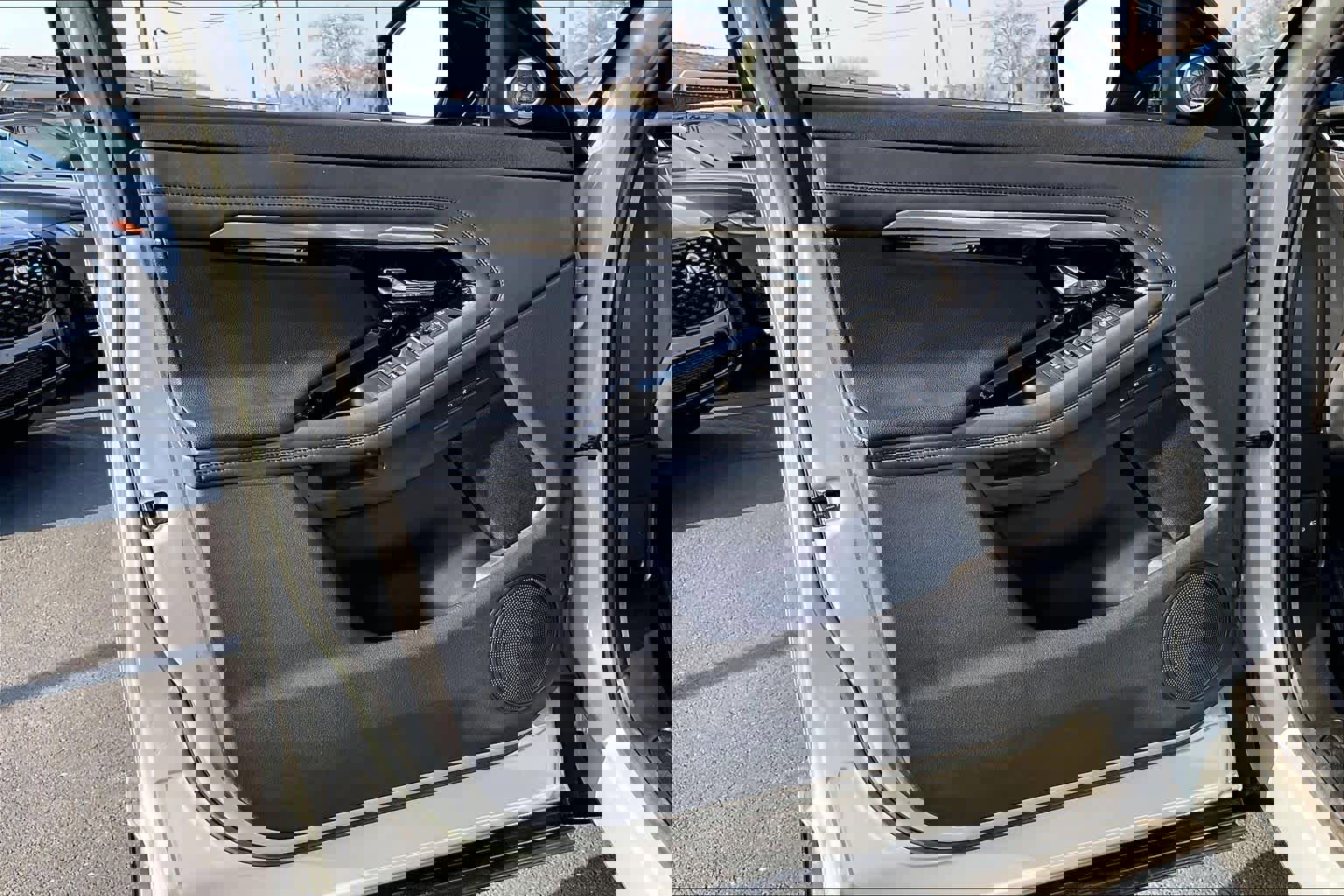 Used 2023 Land Rover Range Rover Evoque R-Dynamic SE image 26