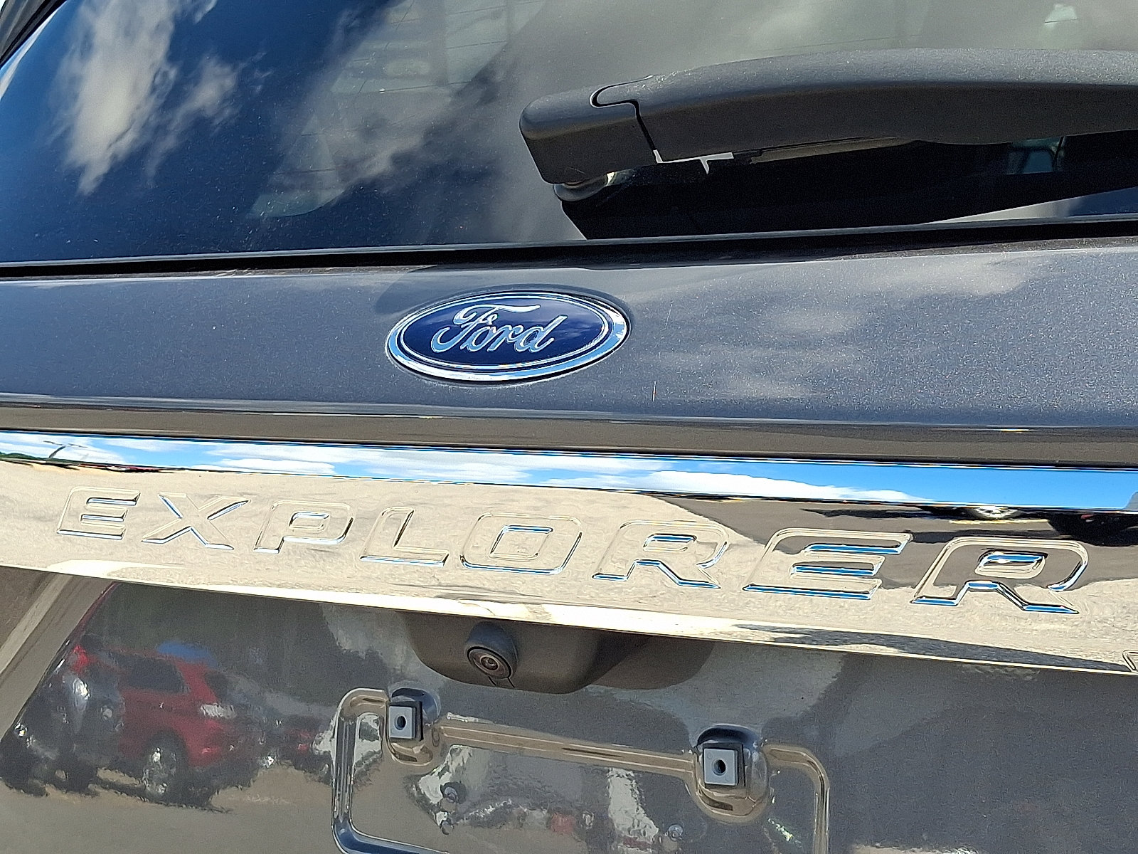 Used 2024 Ford Explorer XLT w/ Equipment Group 202A AWD/4WD image 29