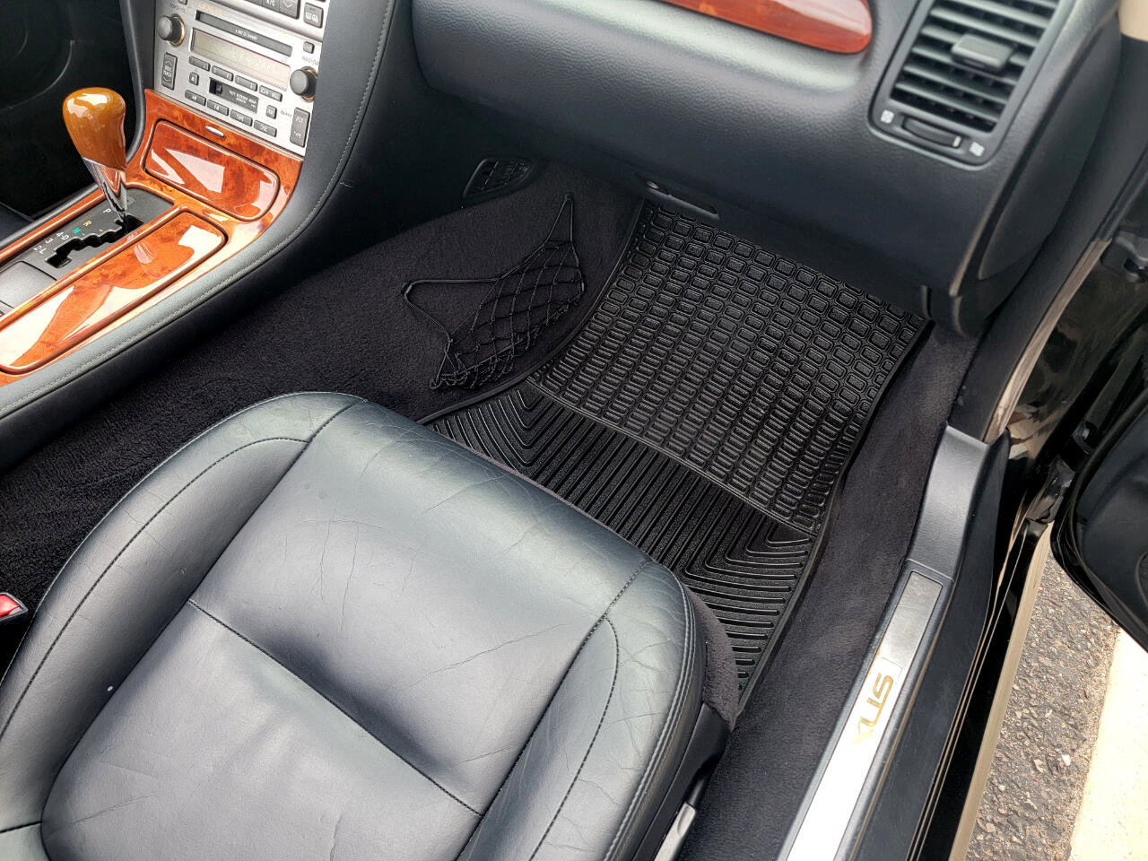 Used 2004 Lexus SC 430 Convertible image 36