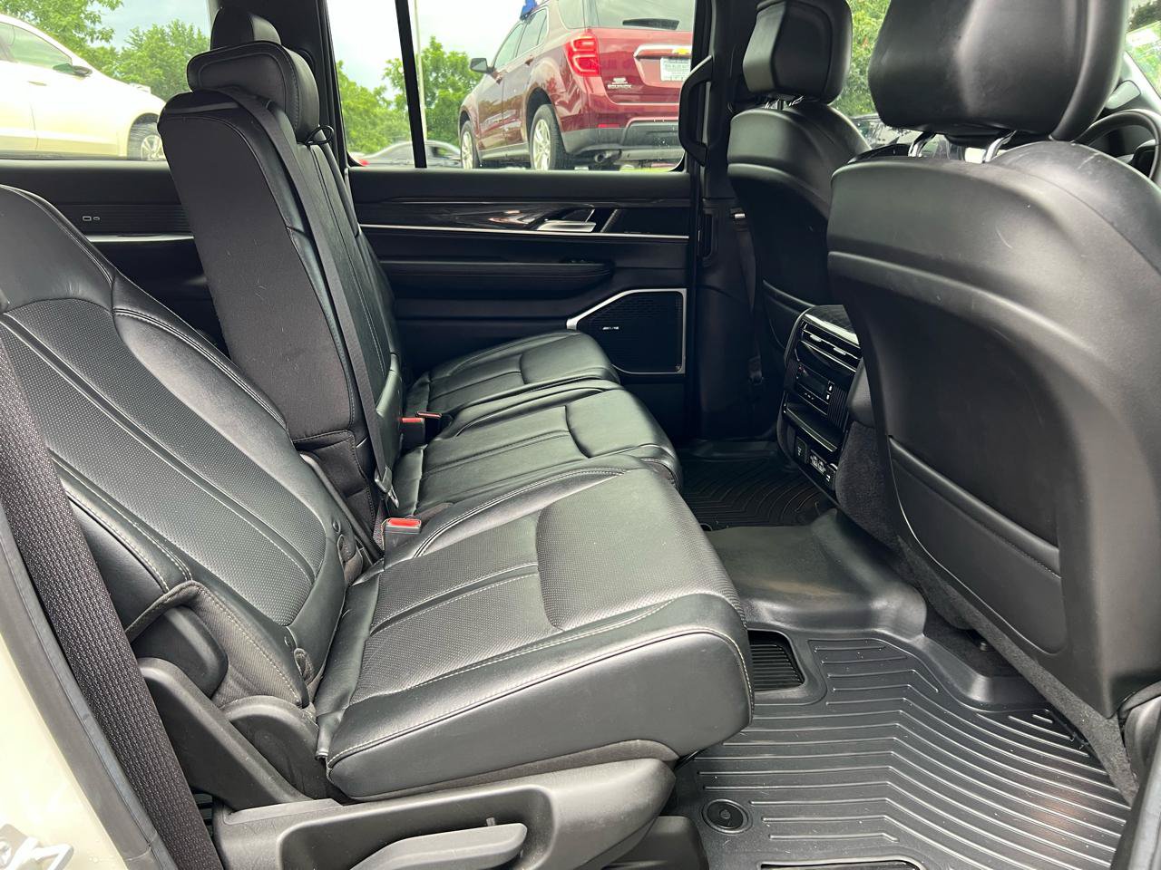 Used 2022 Jeep Wagoneer Series II AWD/4WD image 14