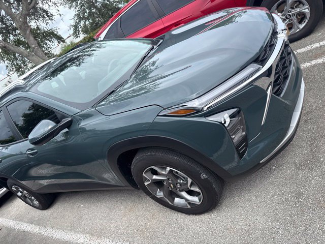 Used 2025 Chevrolet Trax LT FWD image 4