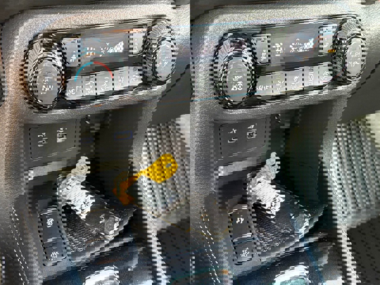 Certified 2024 Nissan Kicks SR w/ SR Premium Package image 20