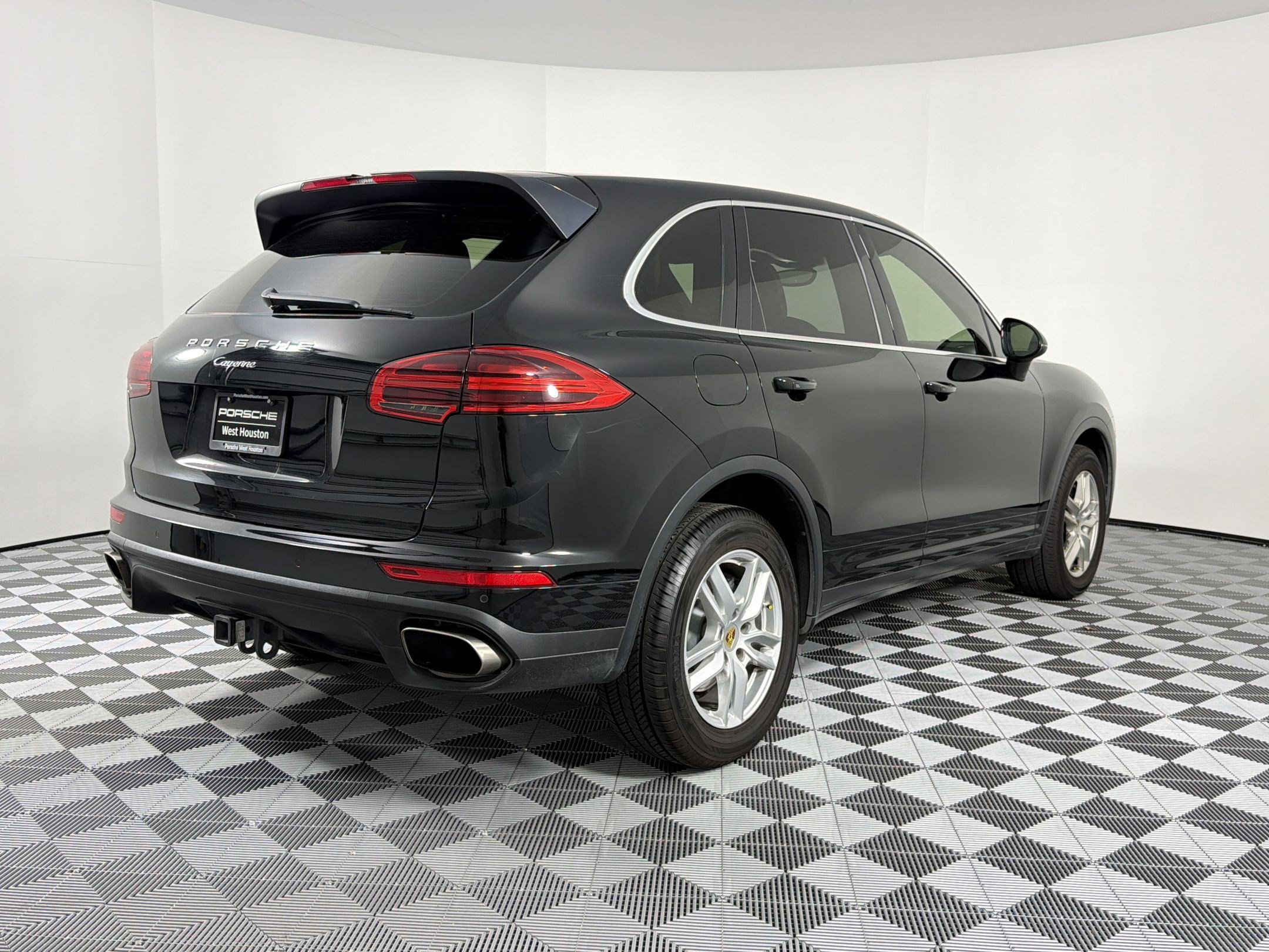 Used 2016 Porsche Cayenne image 9