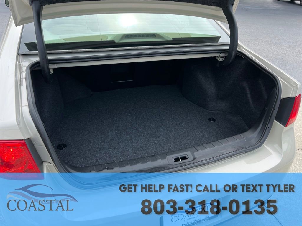 Used 2011 Buick Lucerne CX image 22