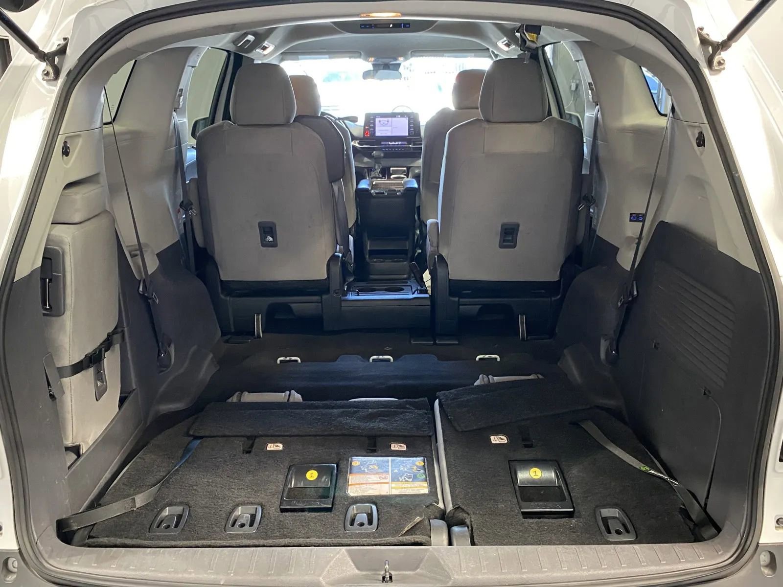 Used 2023 Toyota Sienna LE image 8