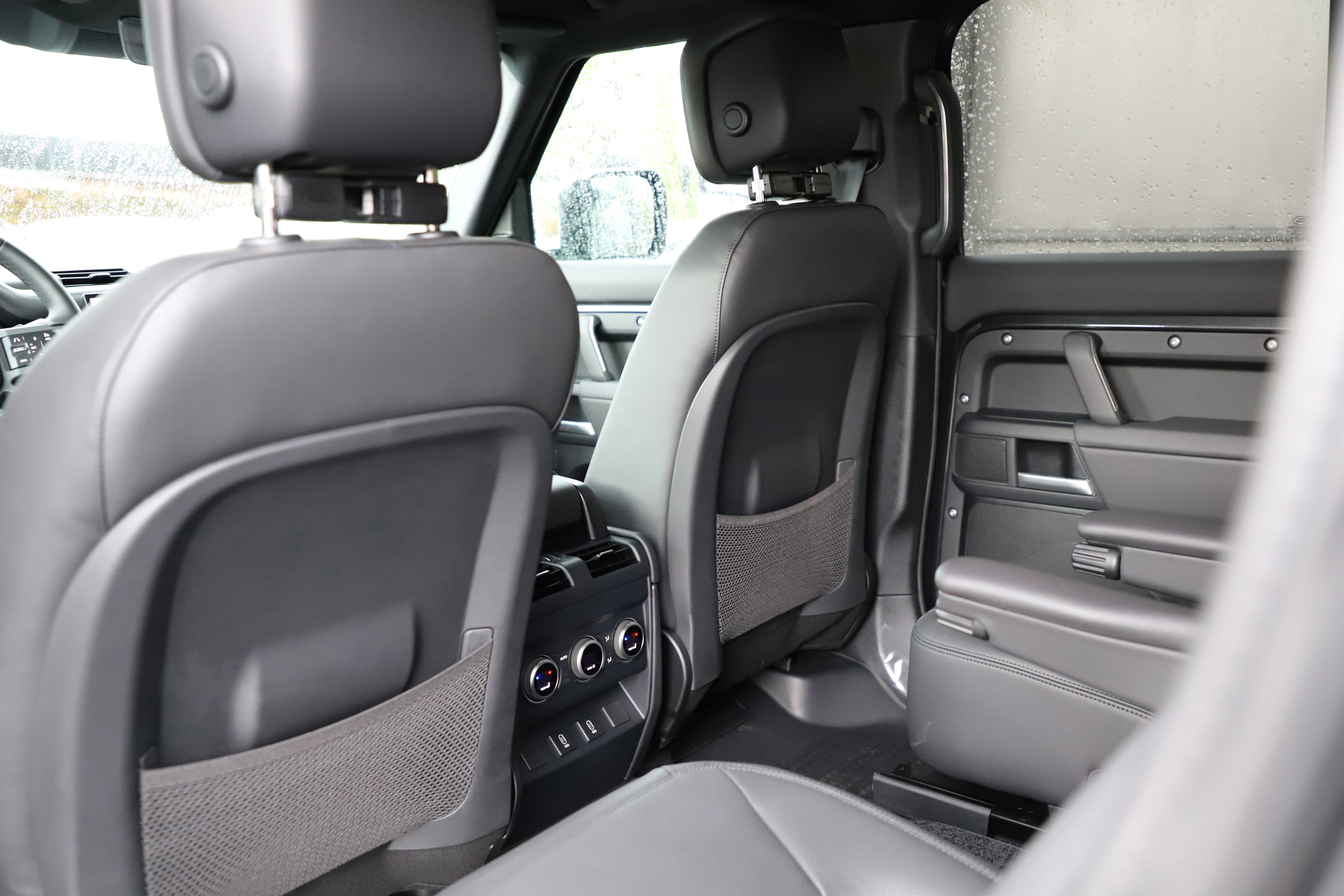 New 2026 Land Rover Defender 130 X-Dynamic SE AWD/4WD image 15