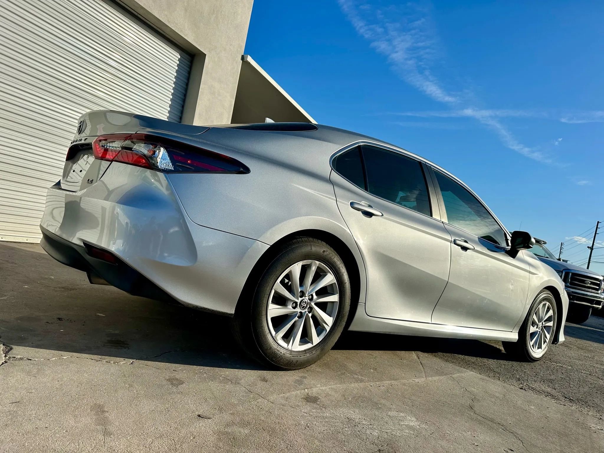 Used 2021 Toyota Camry LE image 3