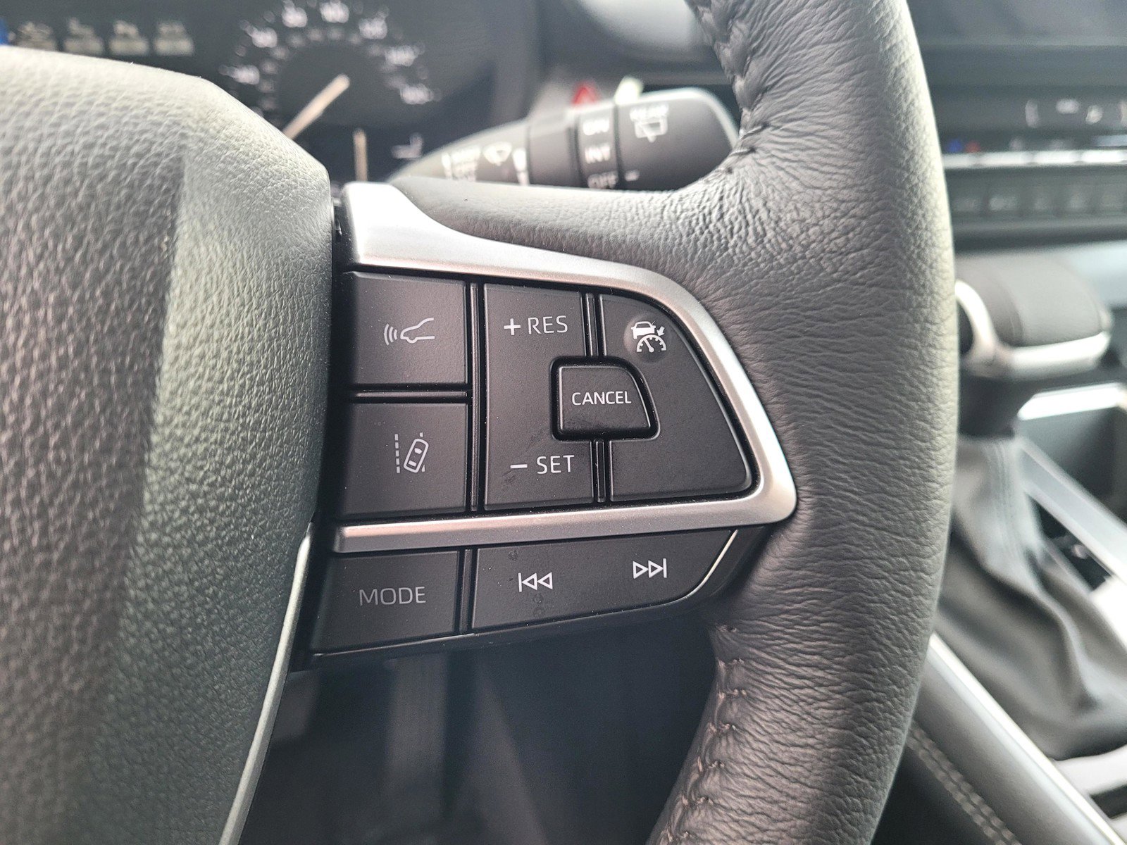 Used 2025 Toyota Sienna XLE image 25