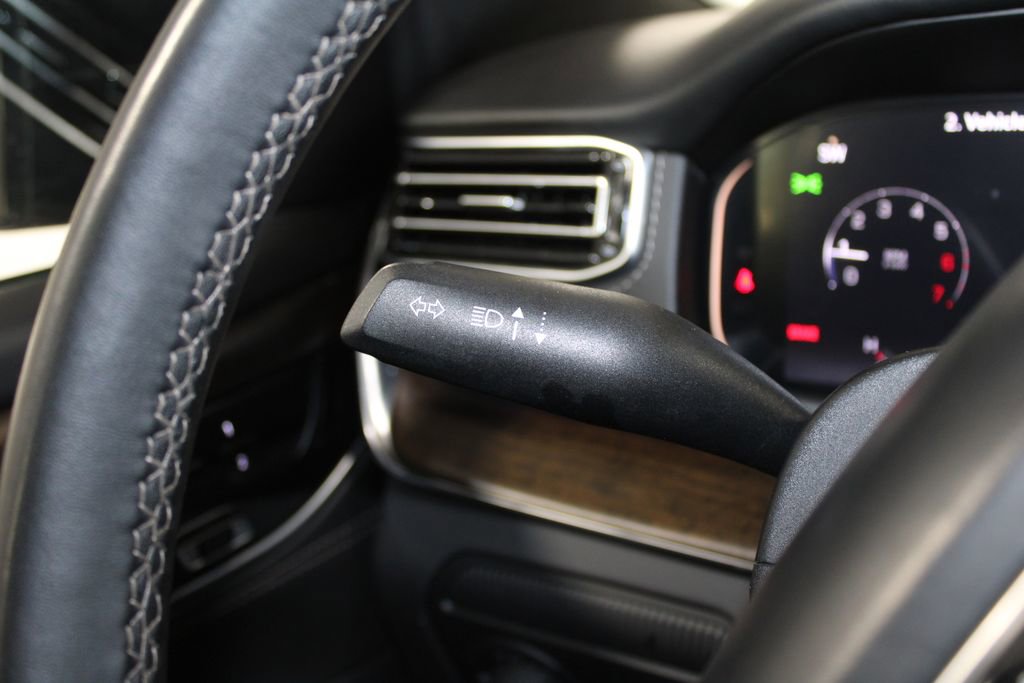 Used 2023 Jeep Grand Wagoneer L Series II image 39