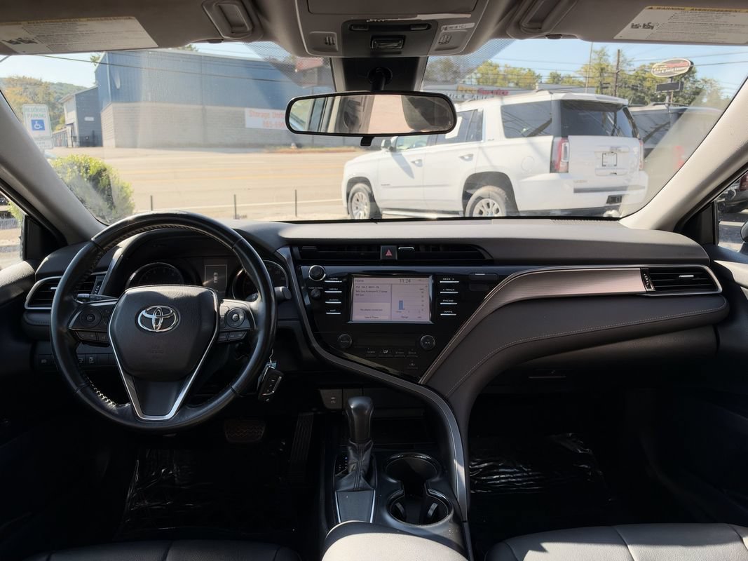 Used 2019 Toyota Camry SE FWD image 18