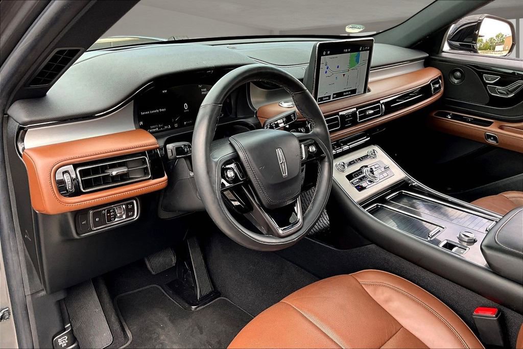 Used 2022 Lincoln Aviator Reserve w/ Equipment Group 201A image 16