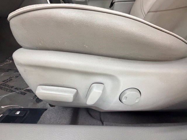 Used 2016 Toyota Camry XLE w/ Moonroof Package FWD image 32