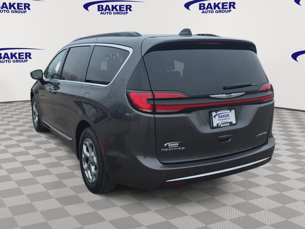 Used 2023 Chrysler Pacifica Limited image 7