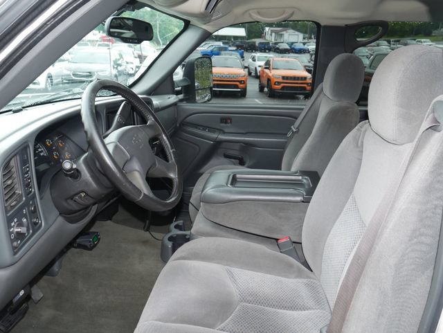 Used 2007 Chevrolet Silverado 2500 LT w/ Heavy-Duty Power Package AWD/4WD image 2