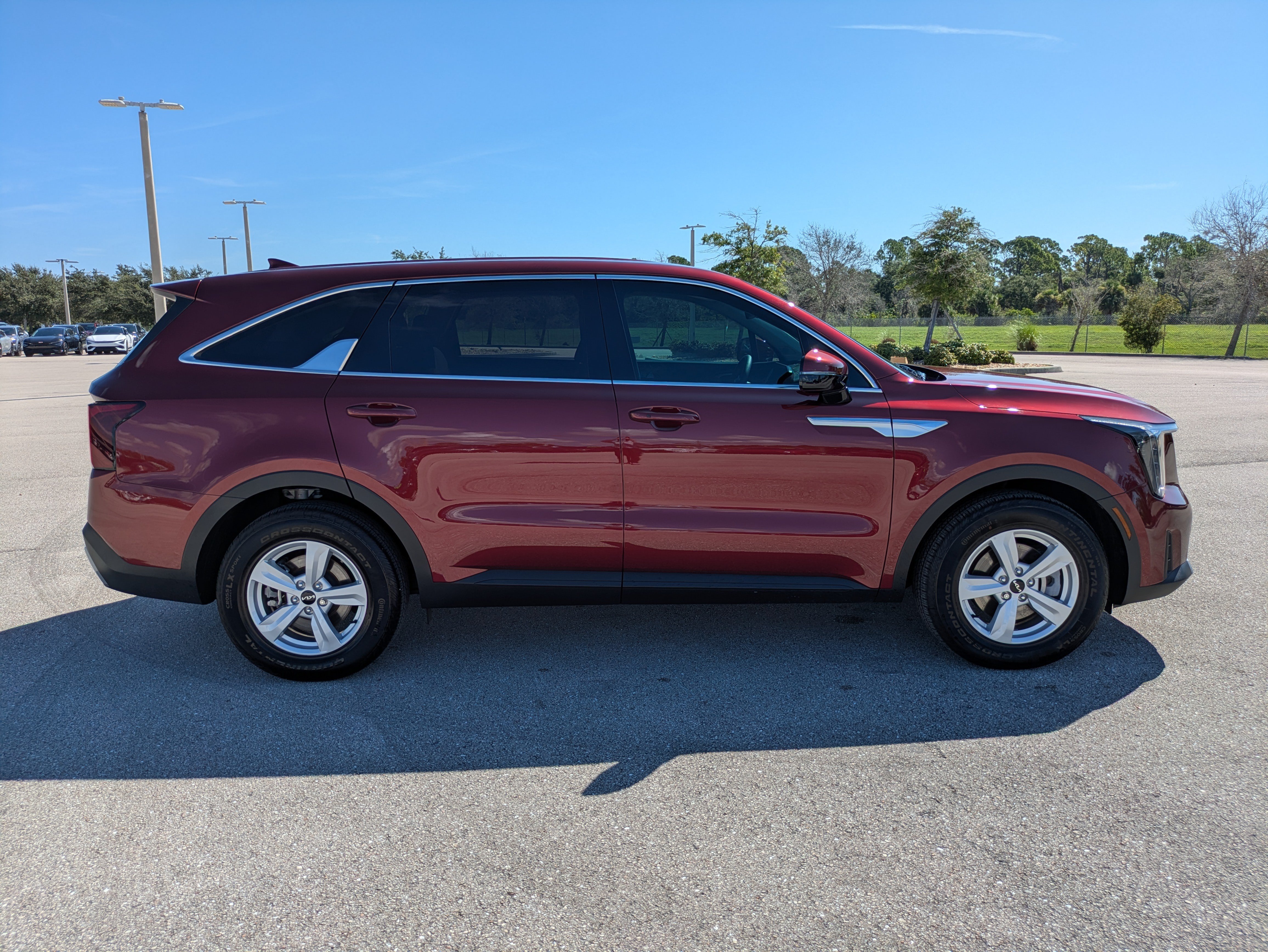Certified 2025 Kia Sorento LX FWD image 3