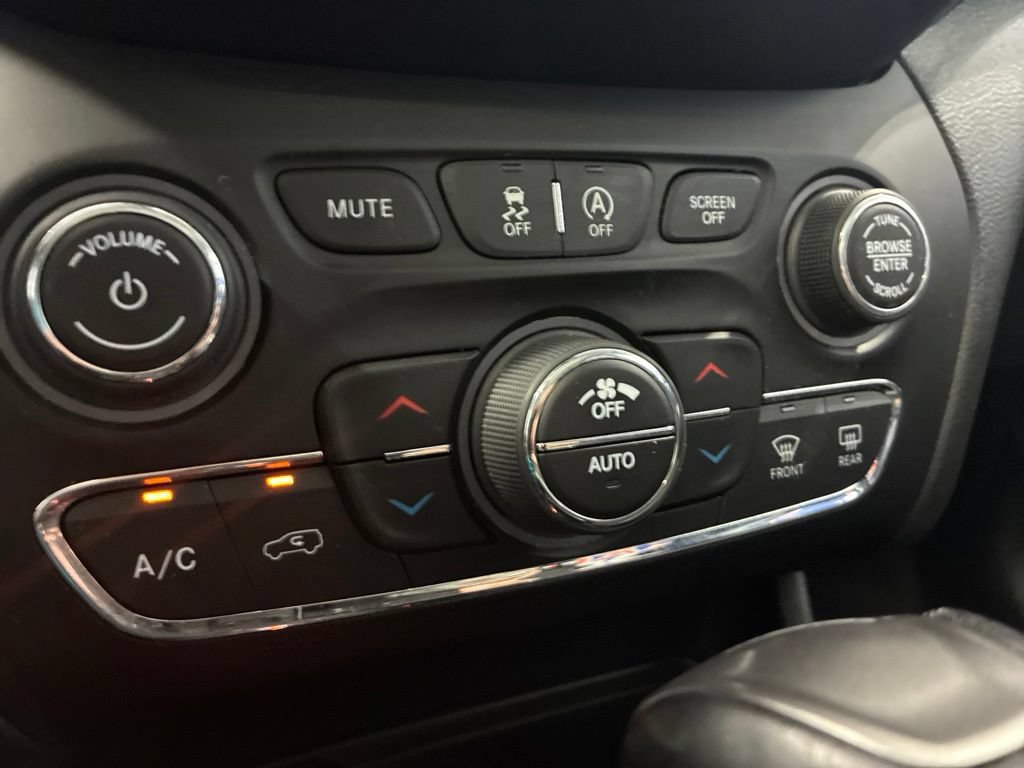 Used 2021 Jeep Cherokee Limited AWD/4WD image 27