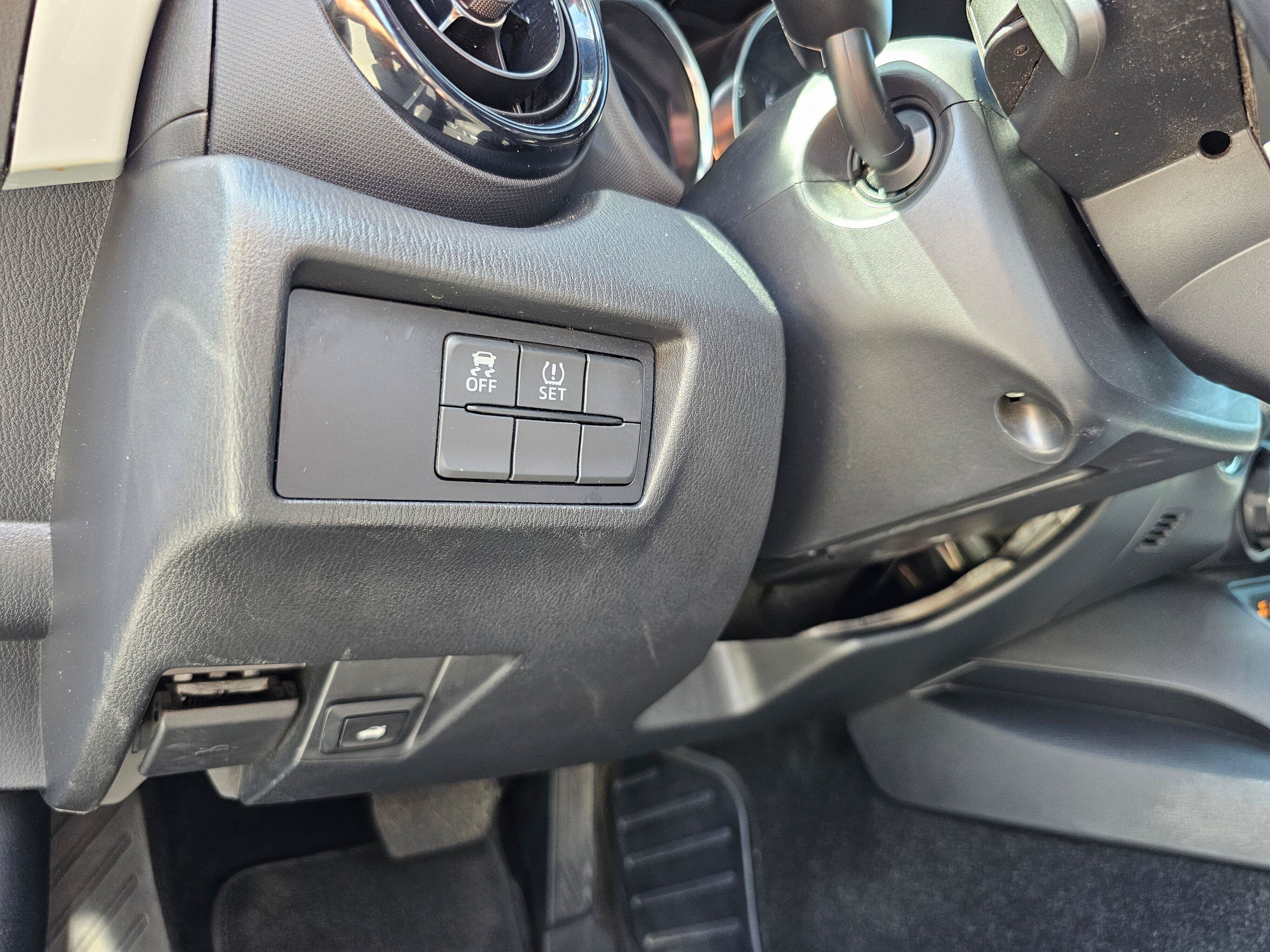 Used 2016 MAZDA MX-5 Miata Club RWD image 18