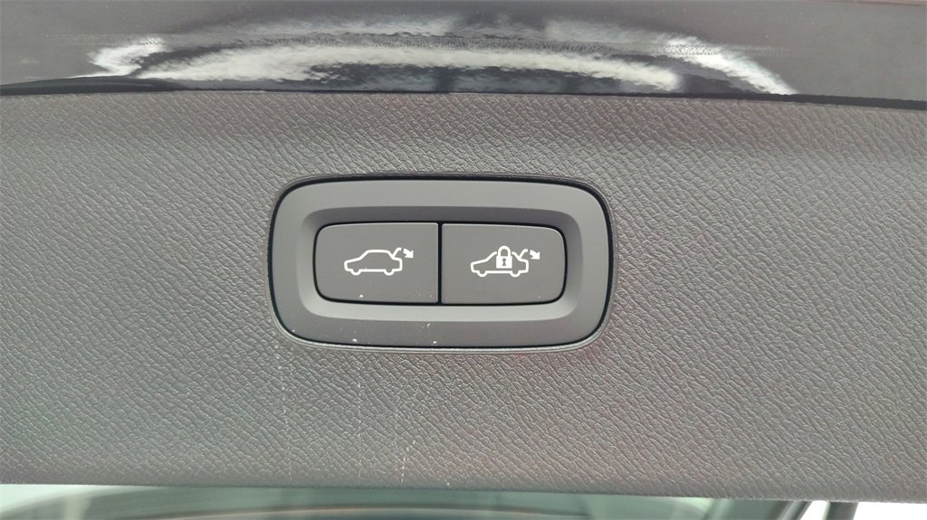 New 2026 Volvo XC90 B6 Plus w/ Protection Package image 37