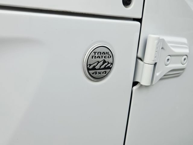 Used 2020 Jeep Wrangler Unlimited Sahara AWD/4WD image 17