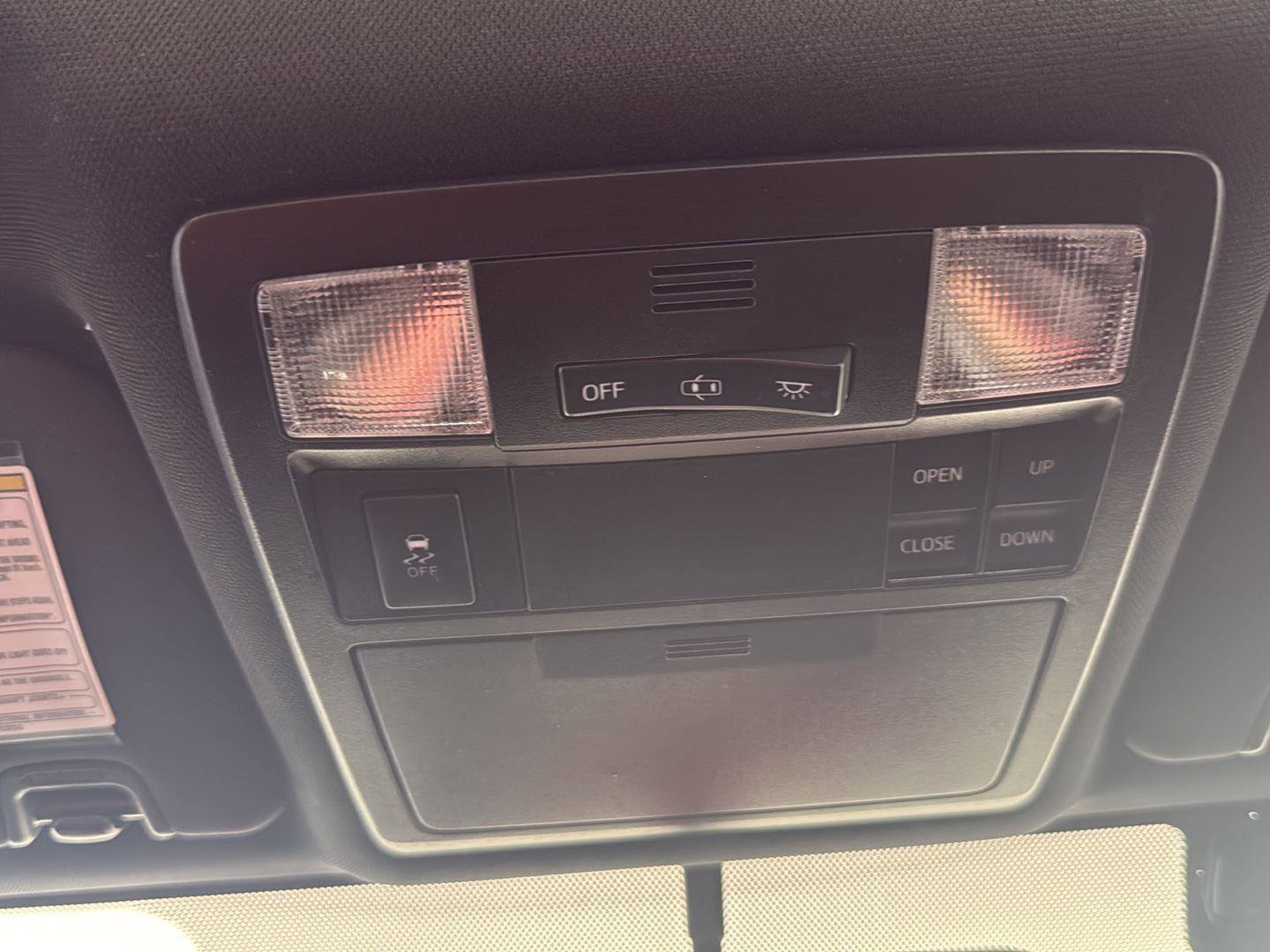 Used 2016 Toyota Tacoma Limited w/ Towing Package image 19