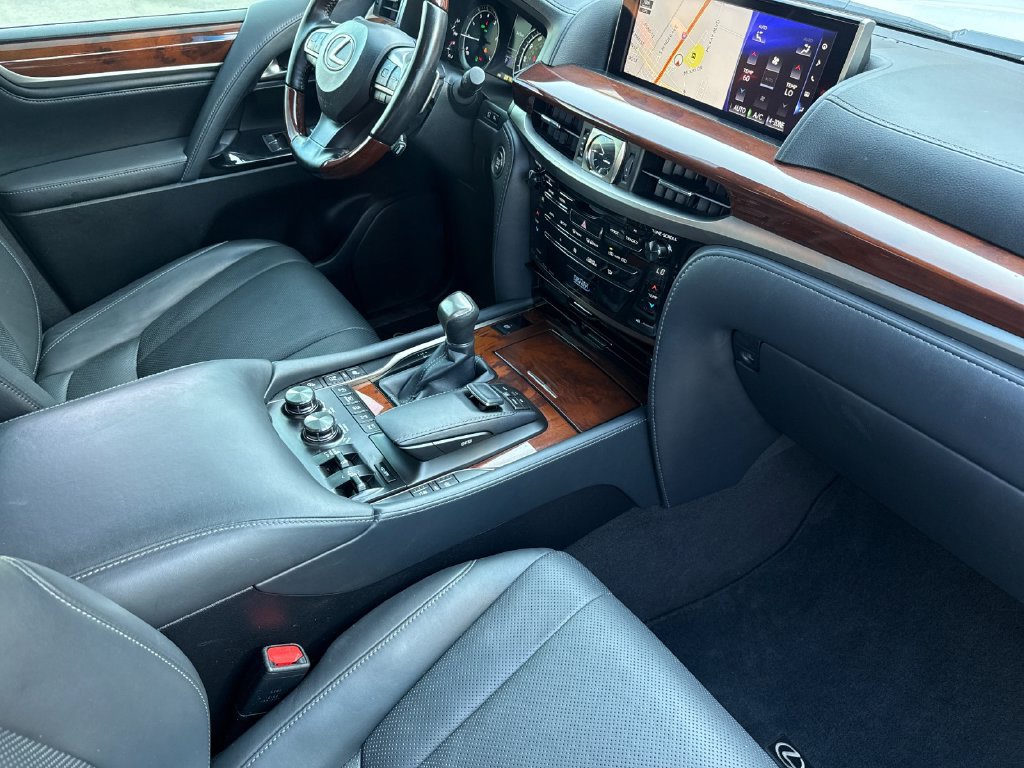 Used 2021 Lexus LX 570 4WD w/ Luxury Package image 16
