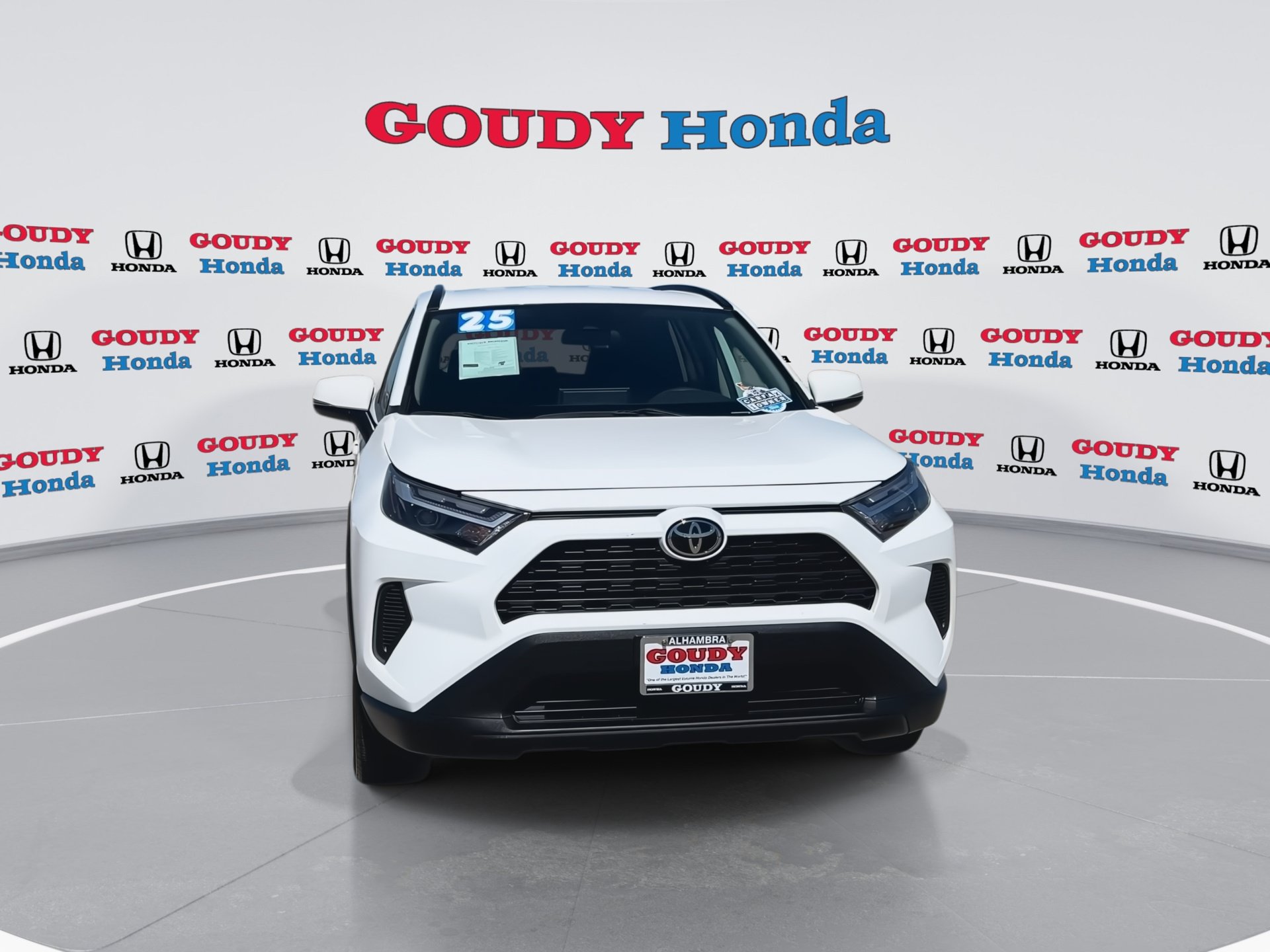 Used 2025 Toyota RAV4 XLE FWD image 3