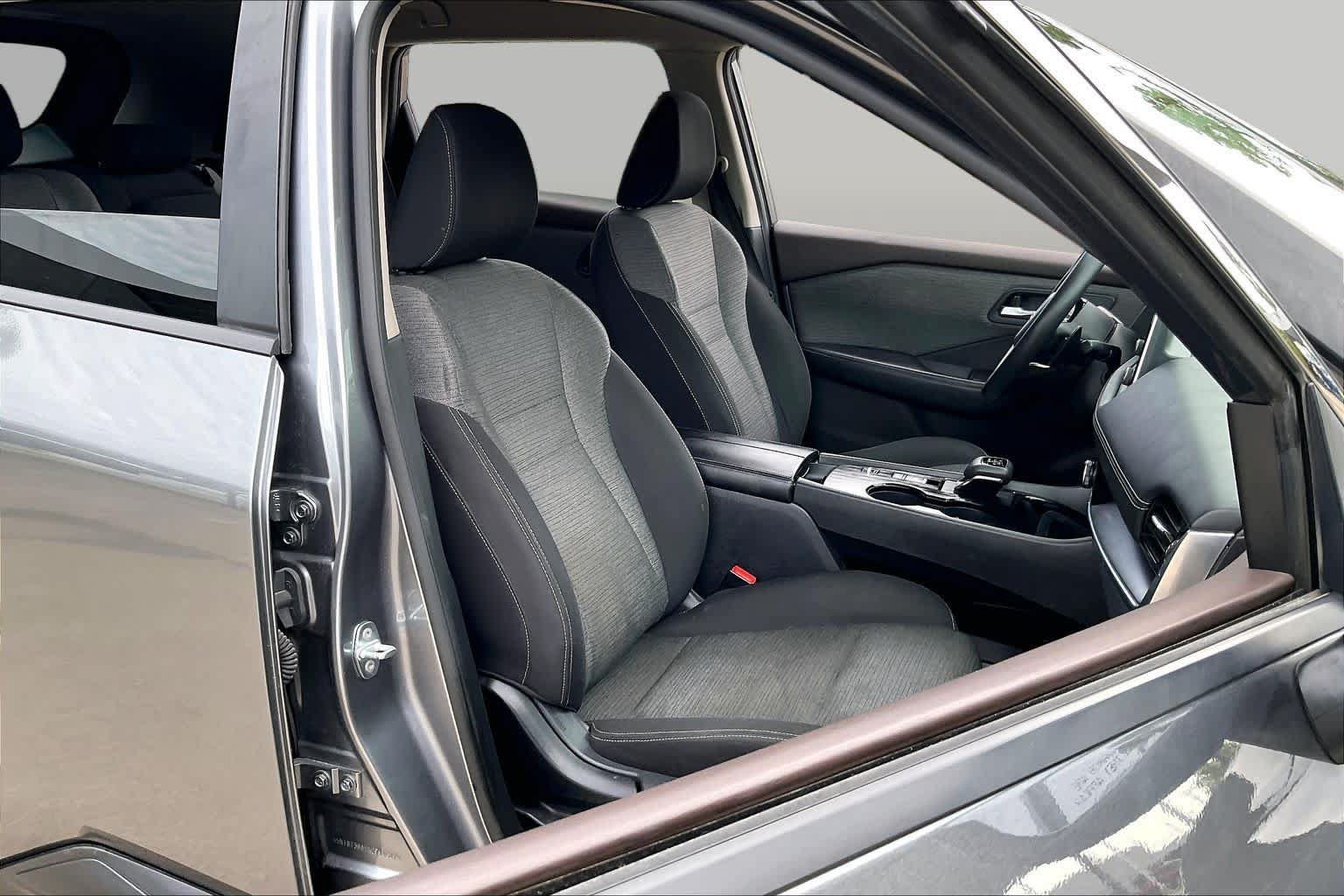 Used 2022 Nissan Rogue SV FWD image 9