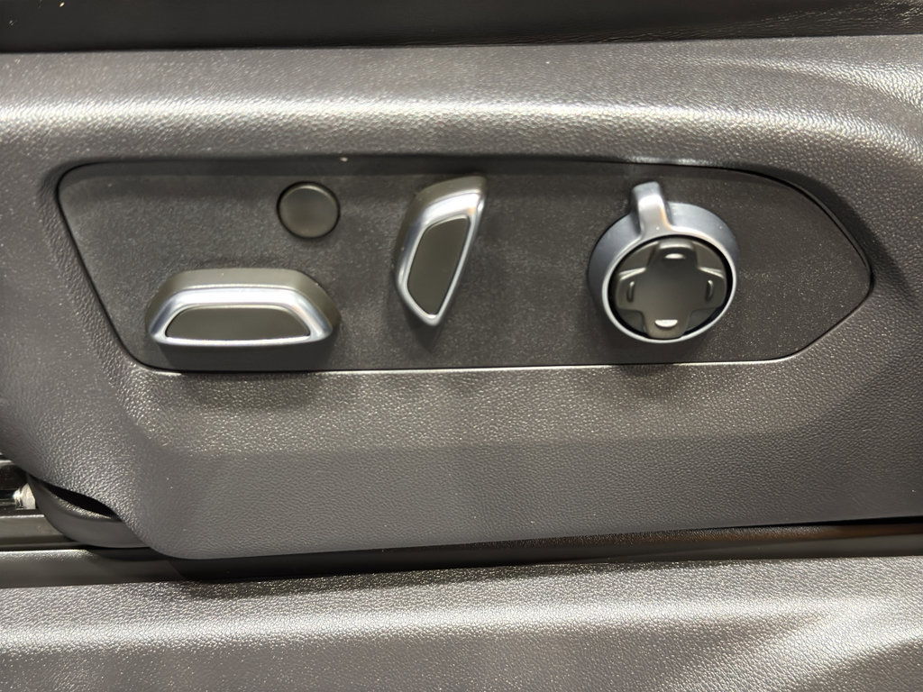 Used 2025 GMC Sierra 3500 Denali Ultimate image 20