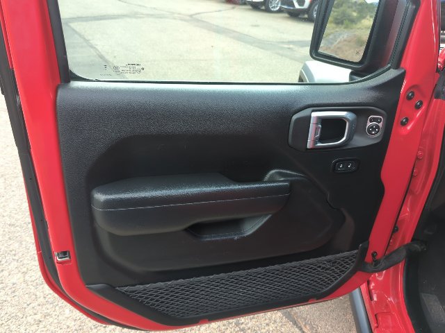 Used 2025 Jeep Wrangler Unlimited Rubicon AWD/4WD image 17