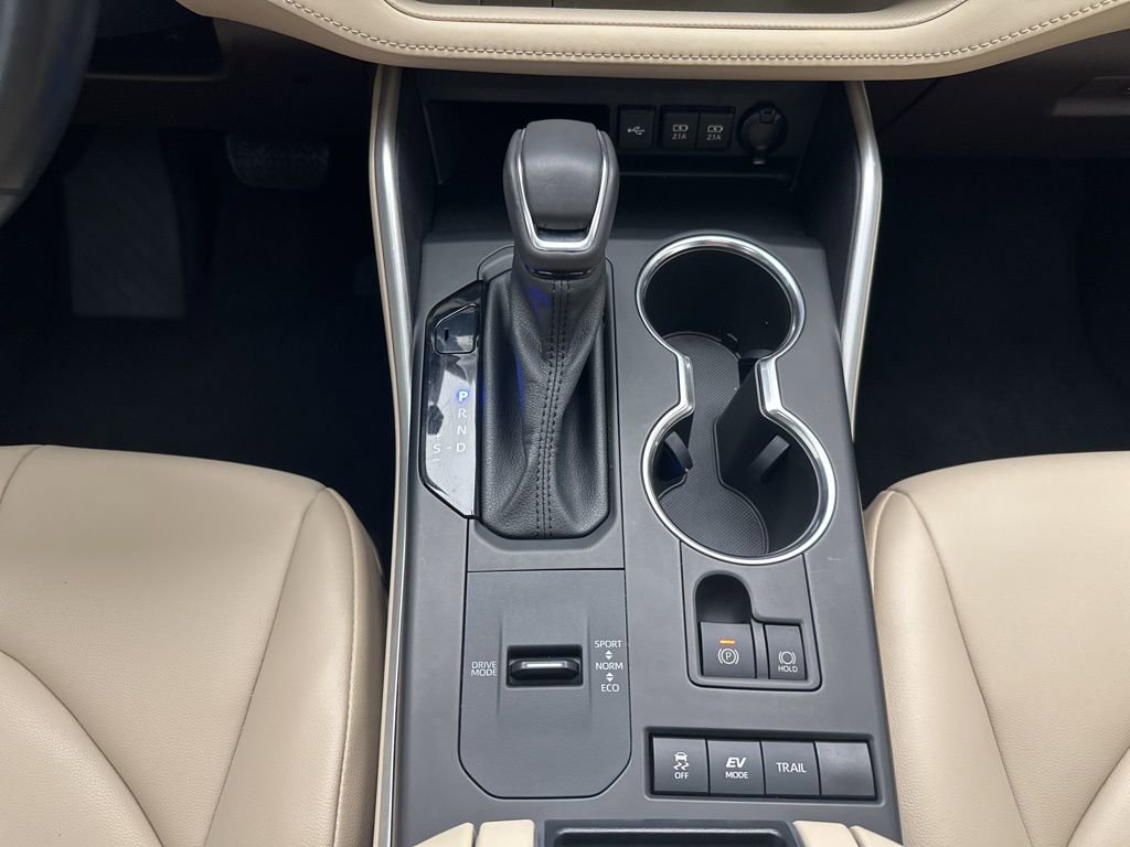 Used 2021 Toyota Highlander XLE image 23