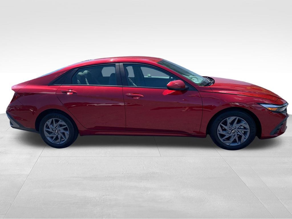 Used 2024 Hyundai Elantra SEL FWD image 6