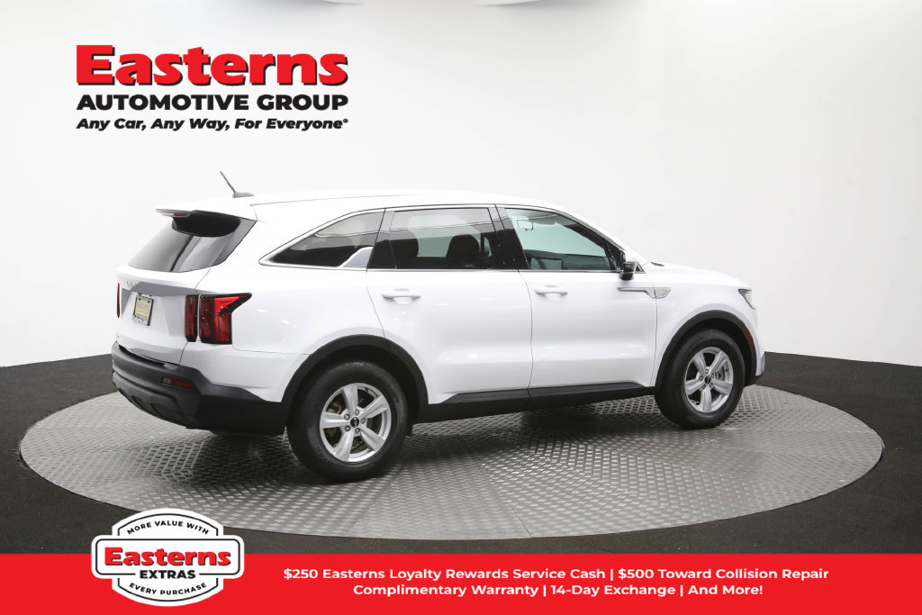Used 2023 Kia Sorento LX FWD image 41