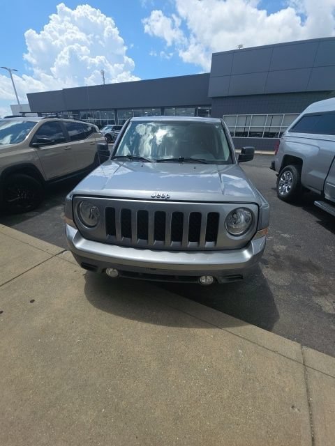 Used 2015 Jeep Patriot Latitude AWD/4WD image 3