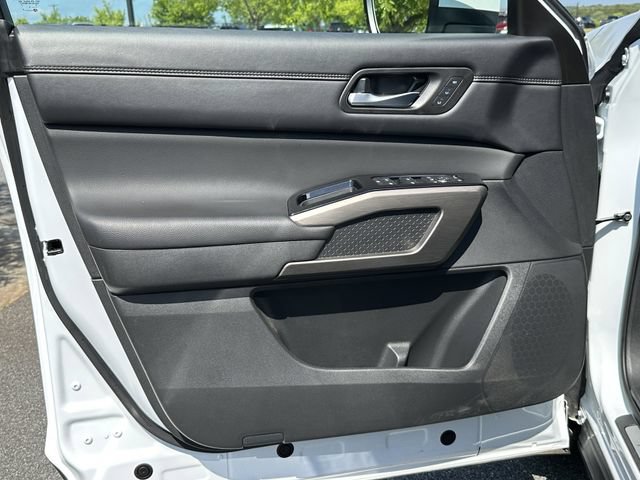 Certified 2025 Nissan Pathfinder Platinum AWD/4WD image 12