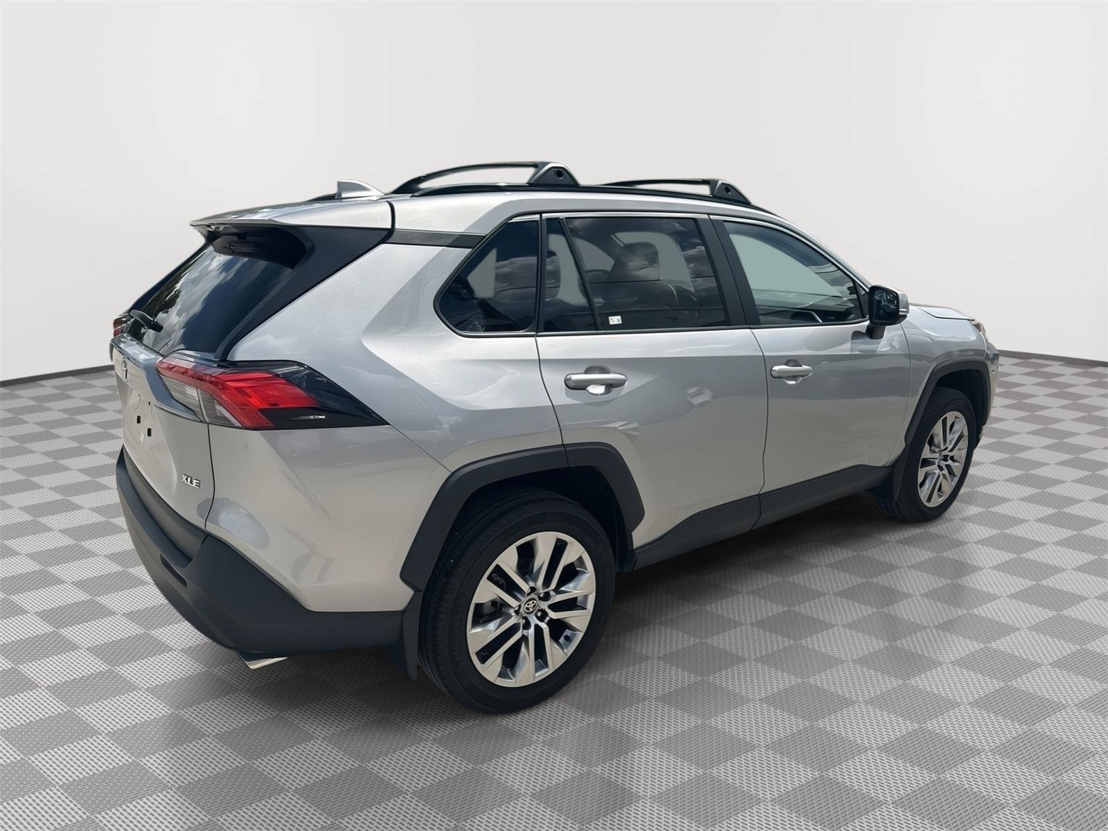 Used 2024 Toyota RAV4 XLE Premium FWD image 5