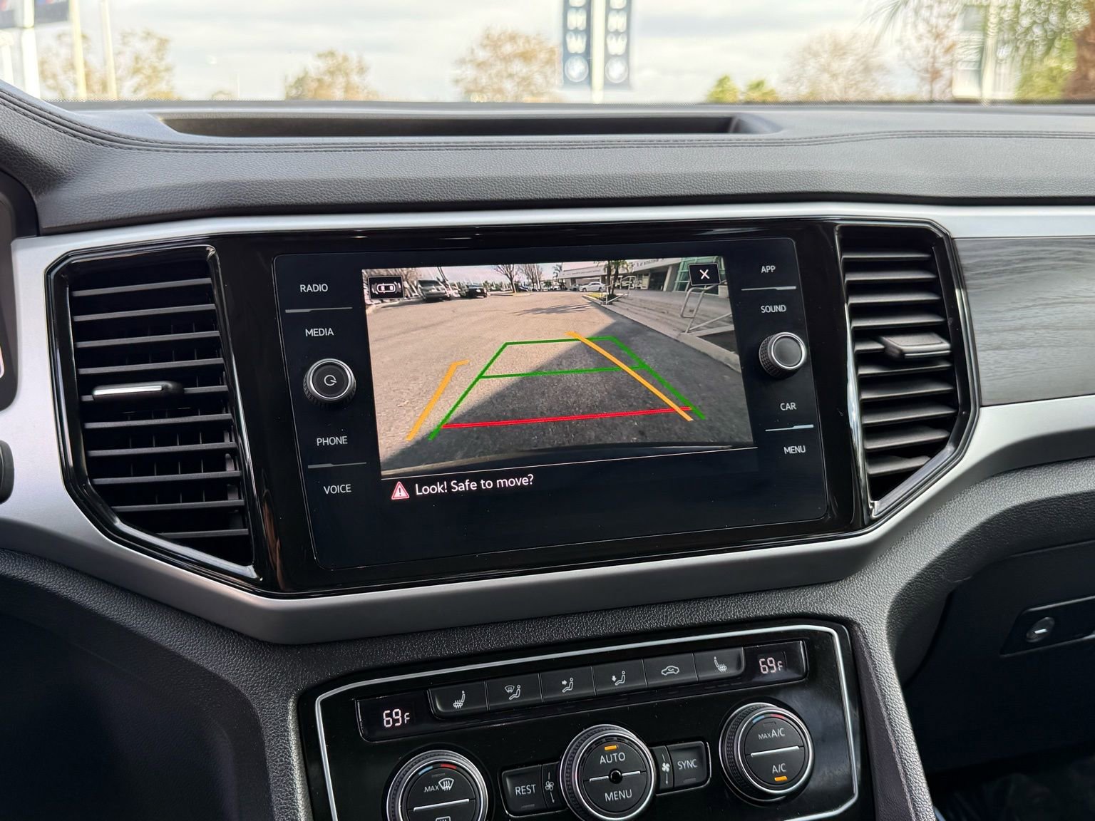 Used 2023 Volkswagen Atlas SE w/ Black Wheel Package image 30