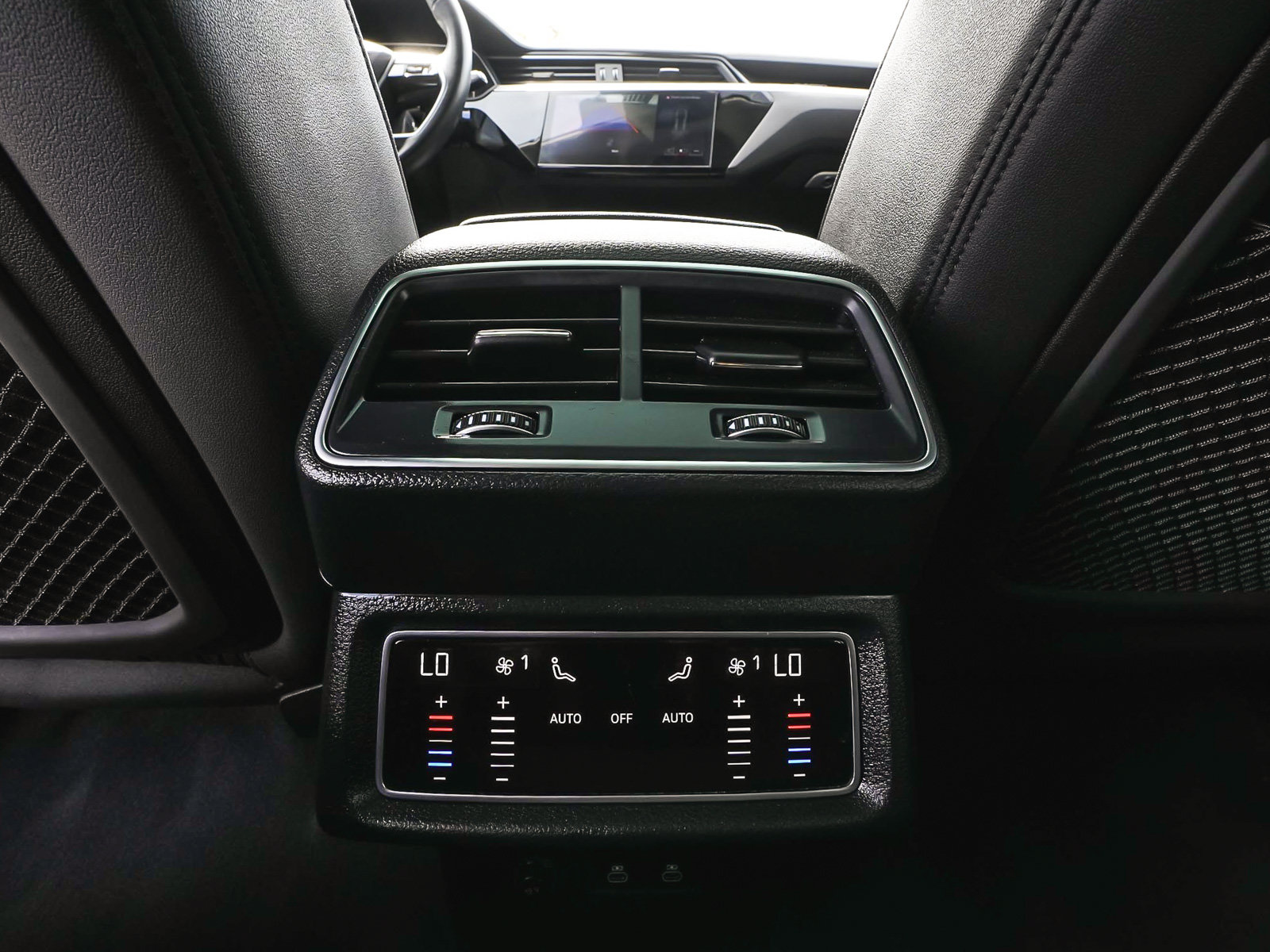 Used 2024 Audi Q8 e-tron Premium AWD/4WD image 34