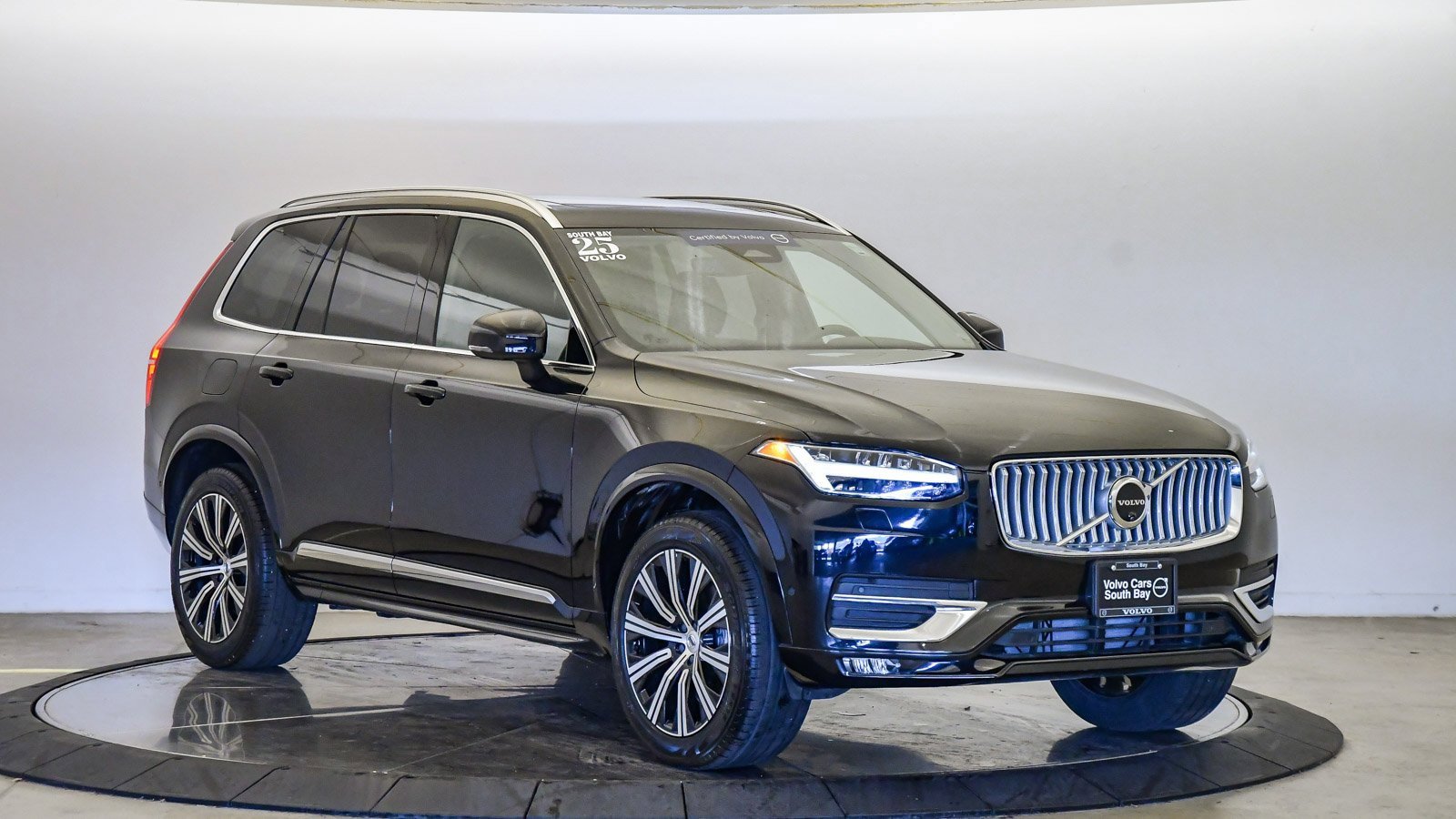 Certified 2025 Volvo XC90 B6 Plus image 6