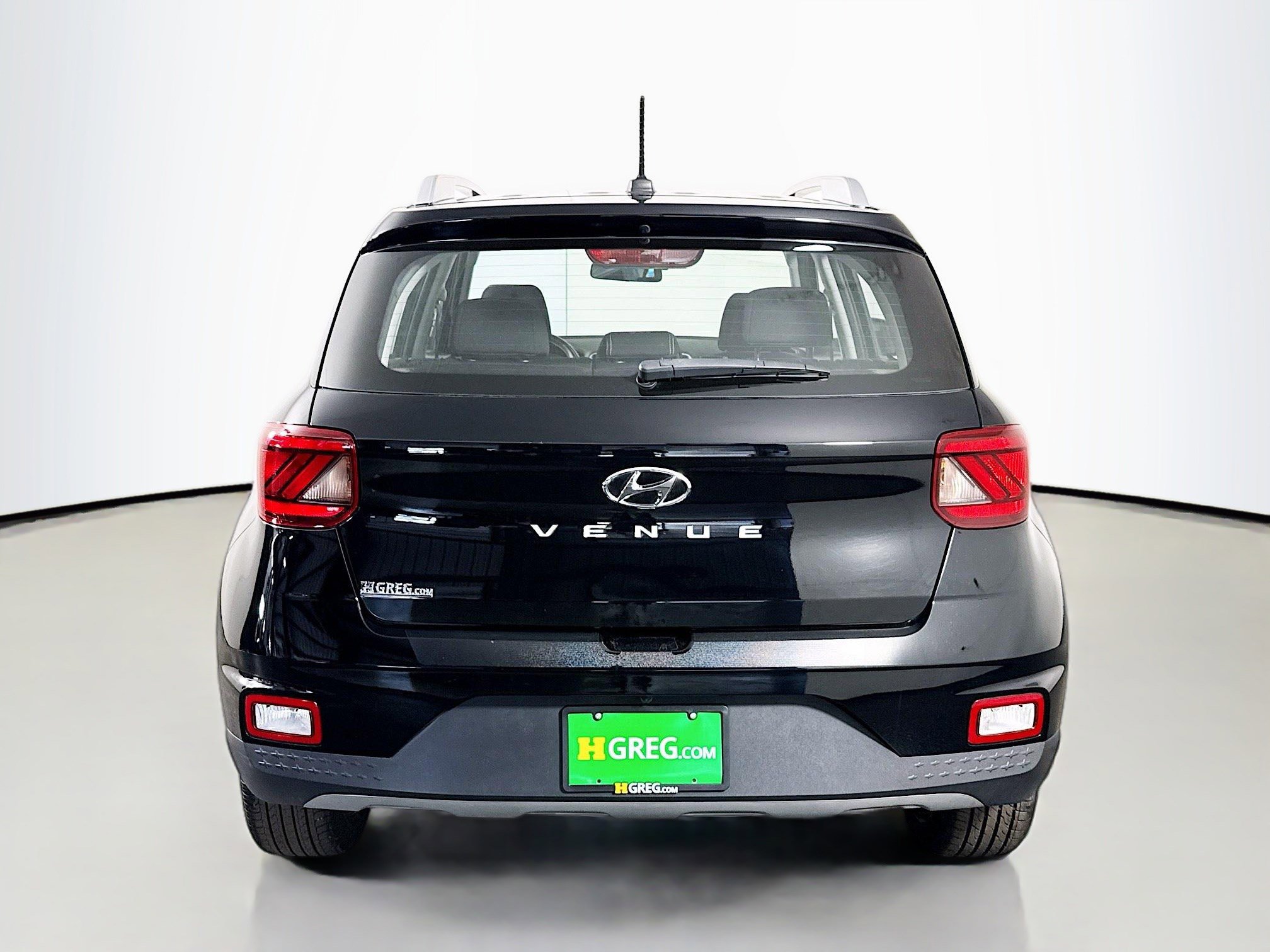 Used 2024 Hyundai Venue SEL FWD image 8