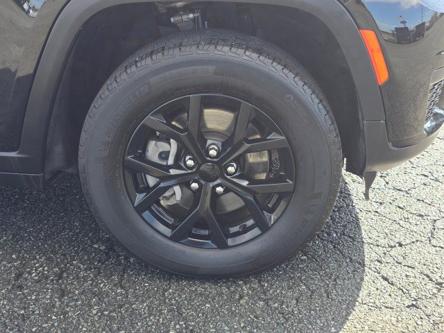 Certified 2024 Jeep Grand Cherokee L Altitude AWD/4WD image 9