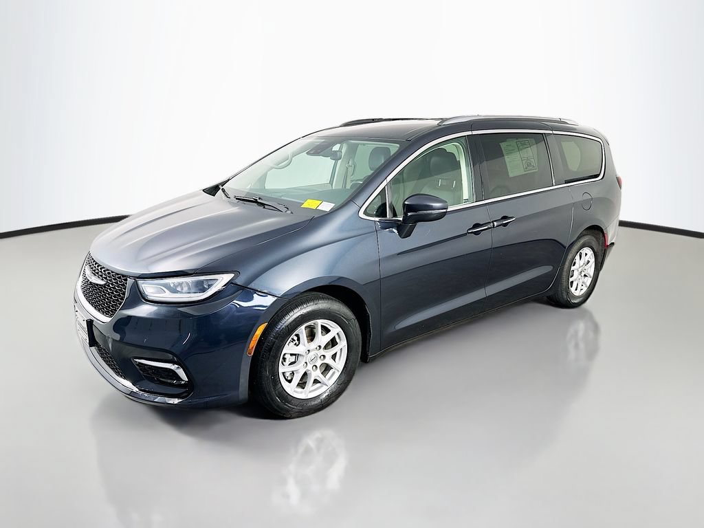 Used 2021 Chrysler Pacifica Touring-L FWD image 3