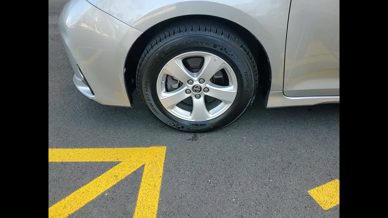 Used 2020 Toyota Sienna L image 10