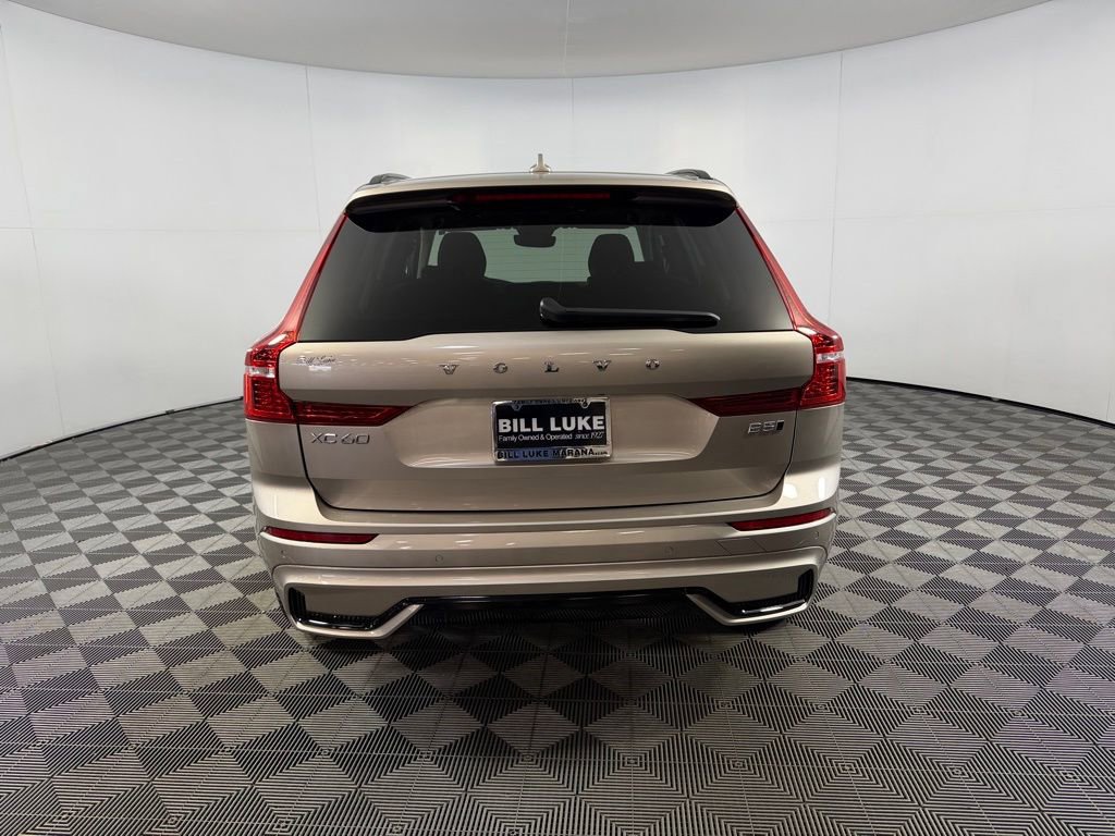 Used 2025 Volvo XC60 B5 Plus image 8