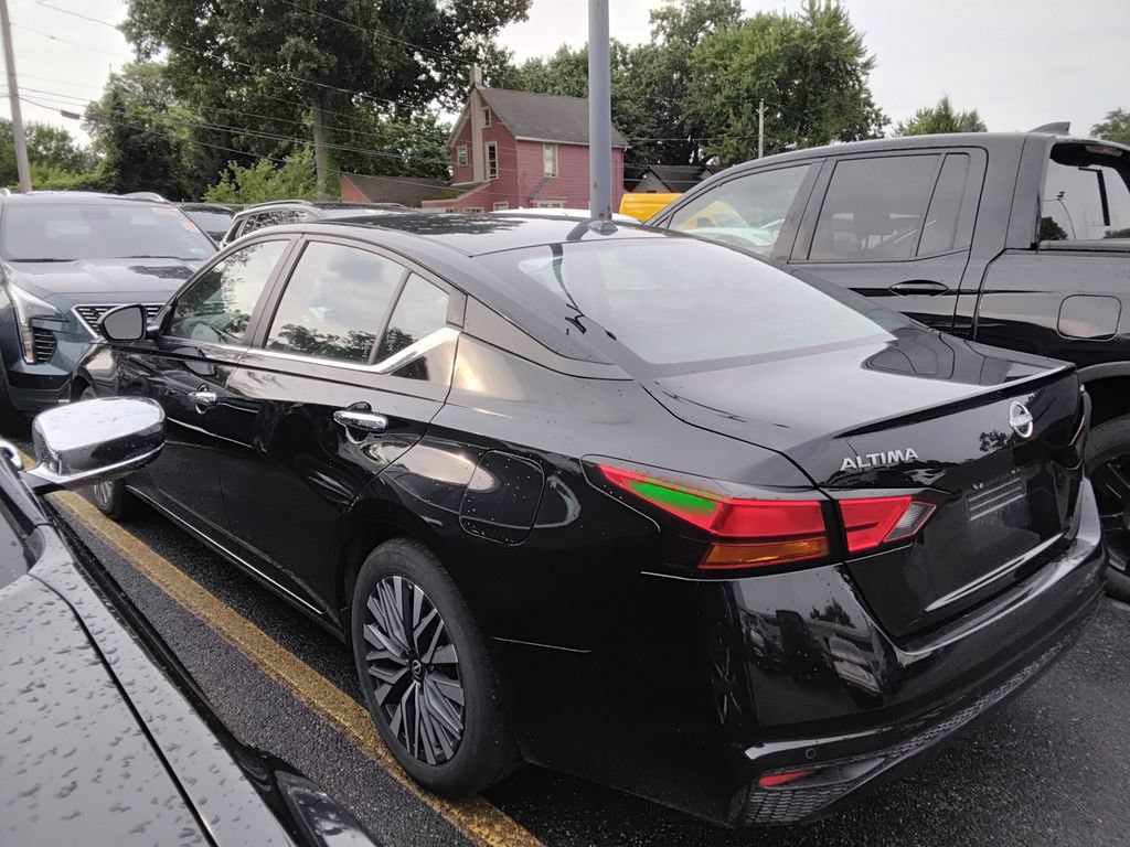 Used 2024 Nissan Altima 2.5 SV FWD image 7