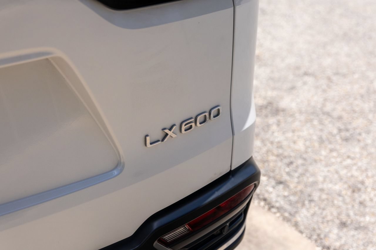 Used 2024 Lexus LX 600 4WD w/ Luxury Package image 9