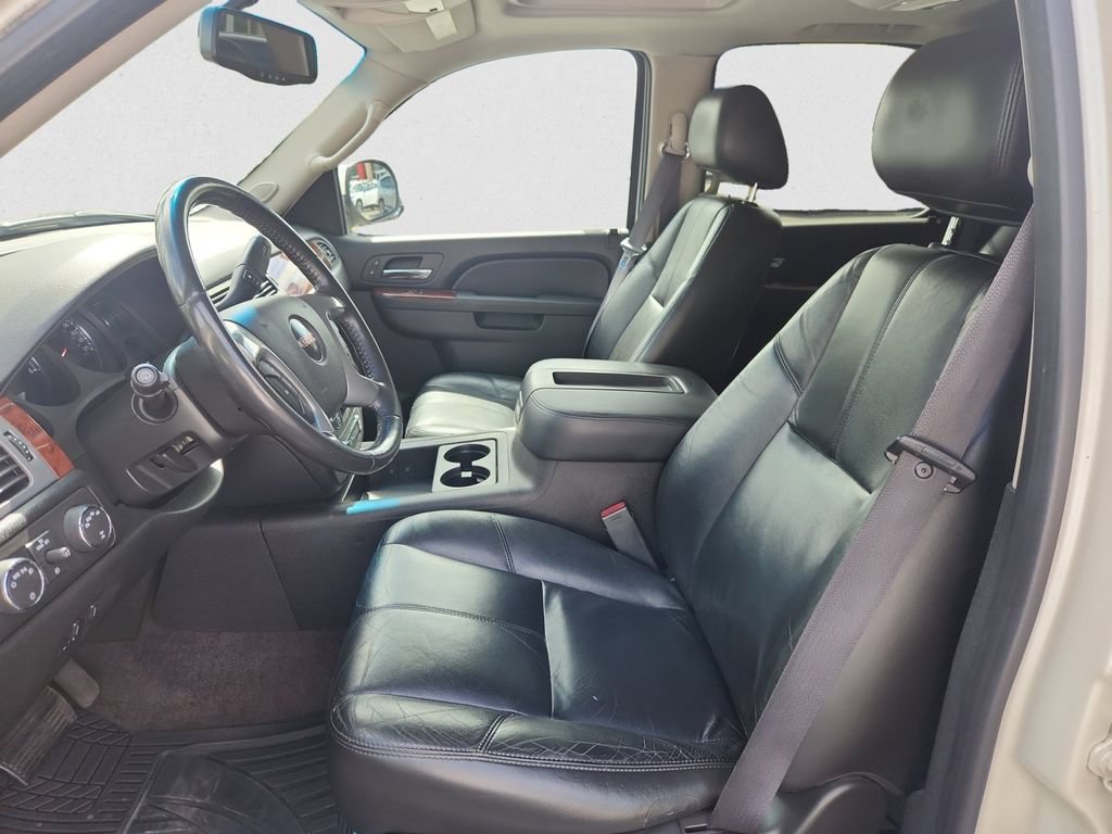 Used 2011 GMC Yukon SLT w/ SLT-2 Equipment Package AWD/4WD image 9