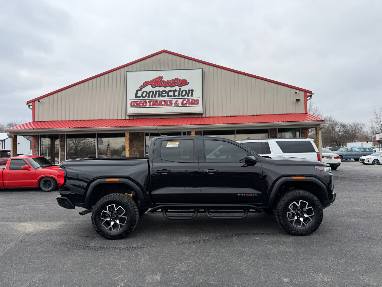 Used 2023 GMC Canyon AT4X image 3