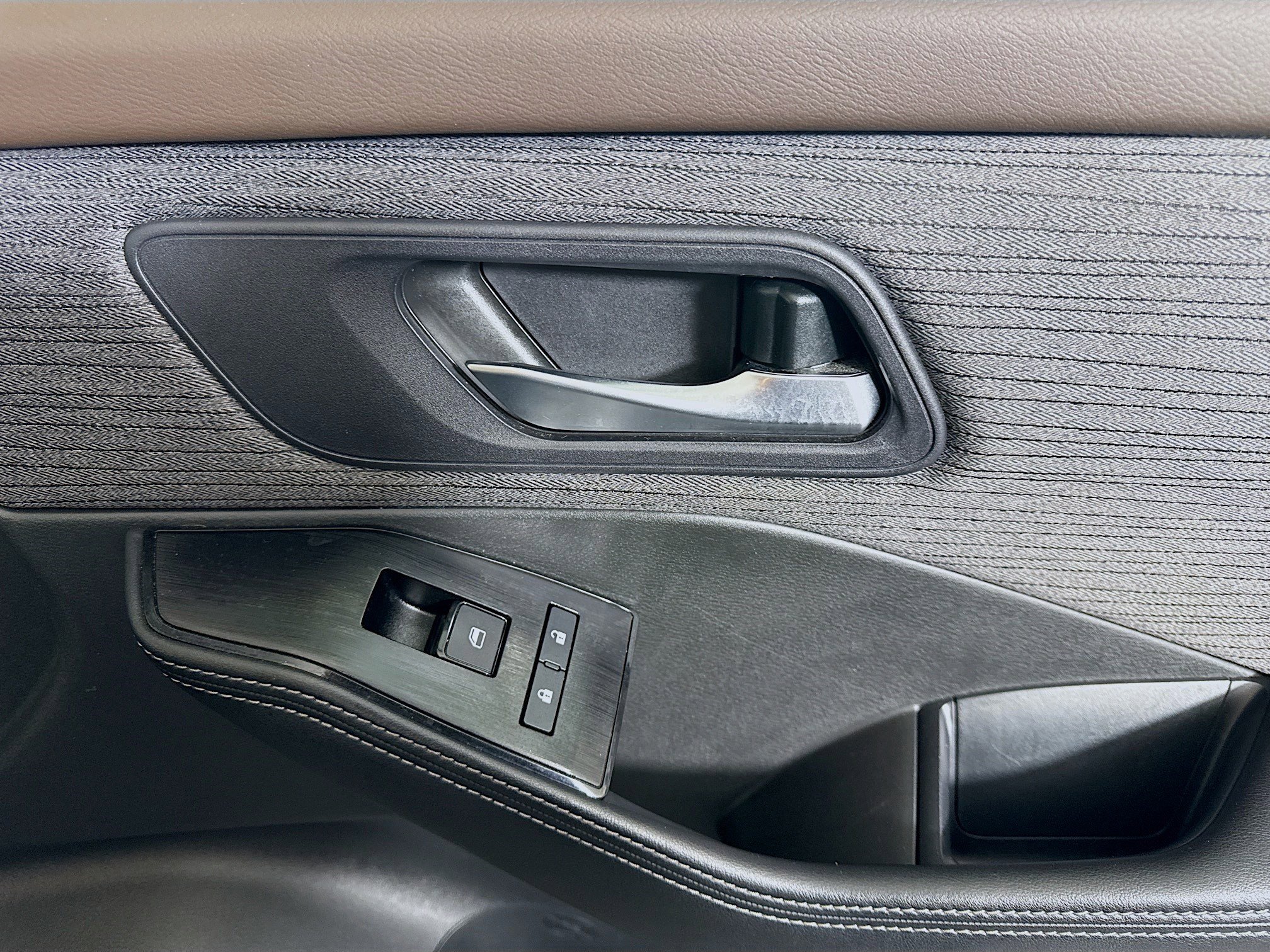 Used 2023 Nissan Rogue SV image 26