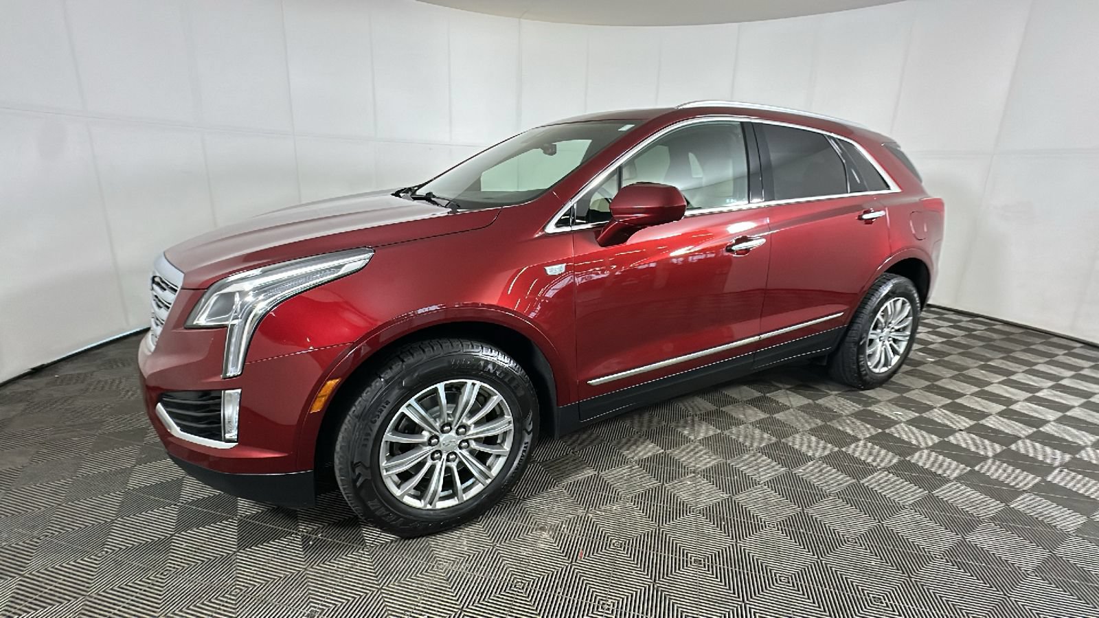 Used 2018 Cadillac XT5 Luxury w/ Driver Awareness Package AWD/4WD image 8