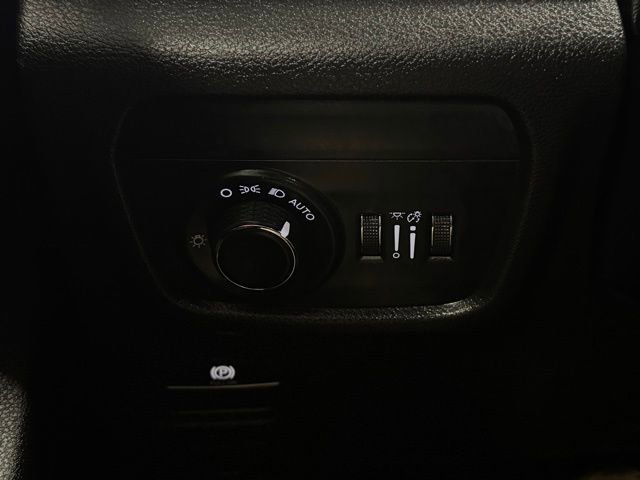 Used 2023 Jeep Grand Cherokee Altitude image 29